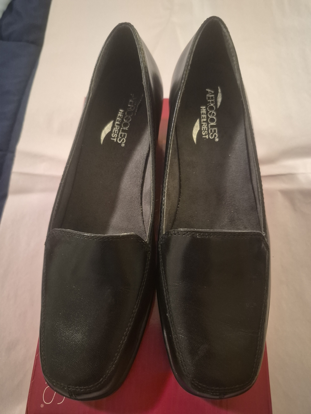 NWOT-AEROSOLES Black Leather Loafers with Cushioned Insole-Siize 9